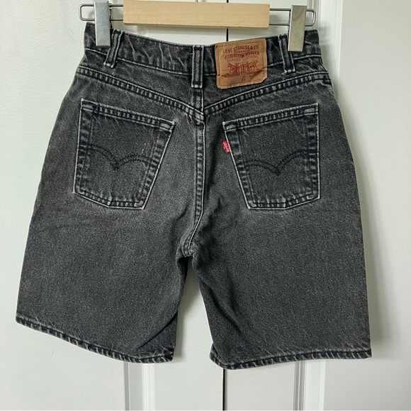 Vintage Levi's Black Faded Bermuda Long Walking Denim Festival Shorts - Picture 2 of 7